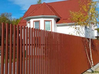Штакетник П-образный В Монолит 0,5 Velur RAL8004 Терракота 1 - в «Монолит-Металлопрокат».