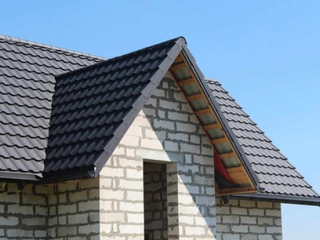 Металлочерепица Grand Line Kvinta Uno 0,5 Rooftop Matte RR 32 Темно-коричневый 1 - в «Монолит-Металлопрокат».